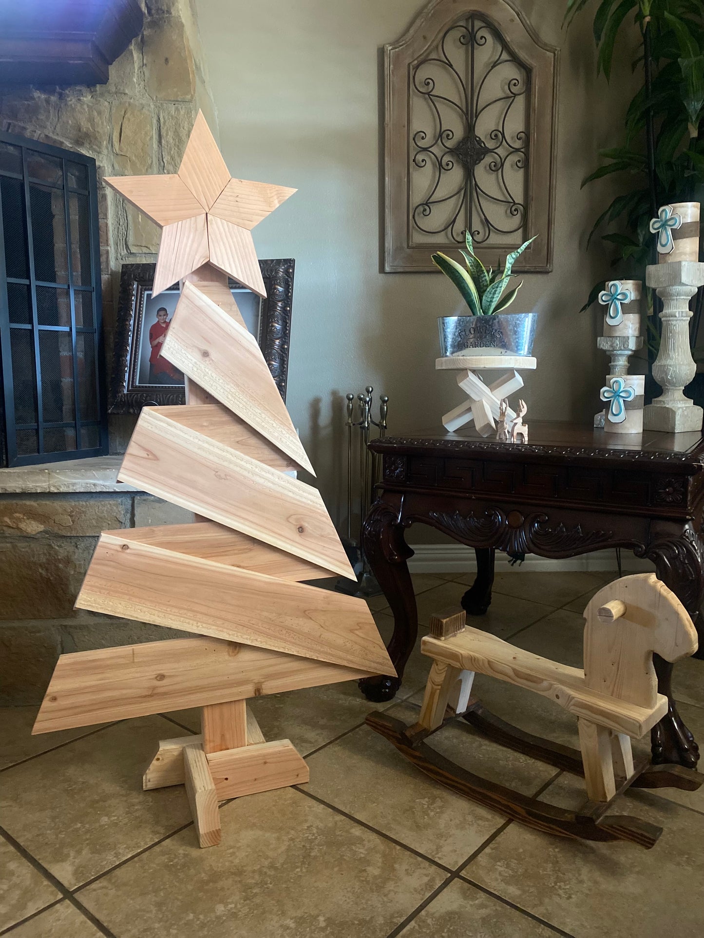 Decor WOOD CEDAR CHRISTMAS TREE local pick up